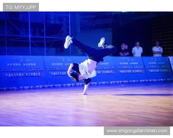 成都攀岩队在世界街舞大赛中以52分领先其他队伍表现优异