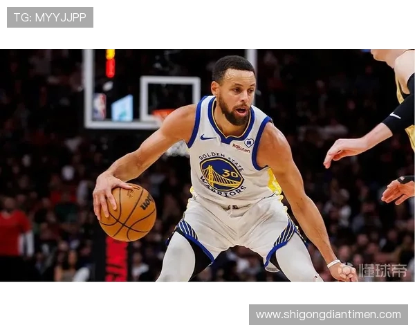 库里对阵雷霆的精彩数据统计分析与比赛回顾