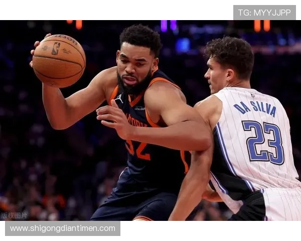 快船与尼克斯激战正酣NBA赛场精彩瞬间回顾与分析