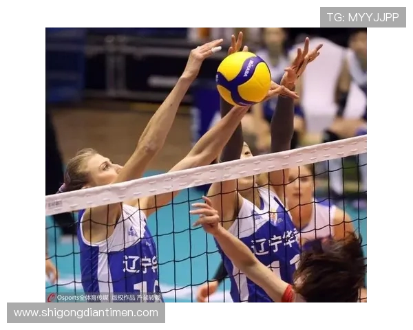 自由队与罗萨里激战正酣谁能在这场对决中笑到最后