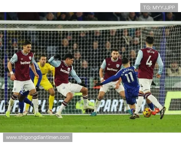 英超激战莱斯特城主场迎战曼联争夺关键三分的精彩对决 英超激战莱斯特城主场迎战曼联争夺关键三分的精彩对决