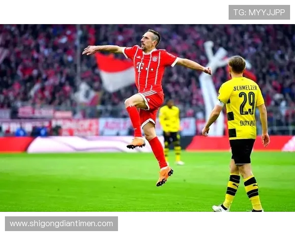 莱万回归安联球场遭拜仁球迷嘘声四起称其忘恩负义 莱万回归安联球场遭拜仁球迷嘘声四起称其忘恩负义