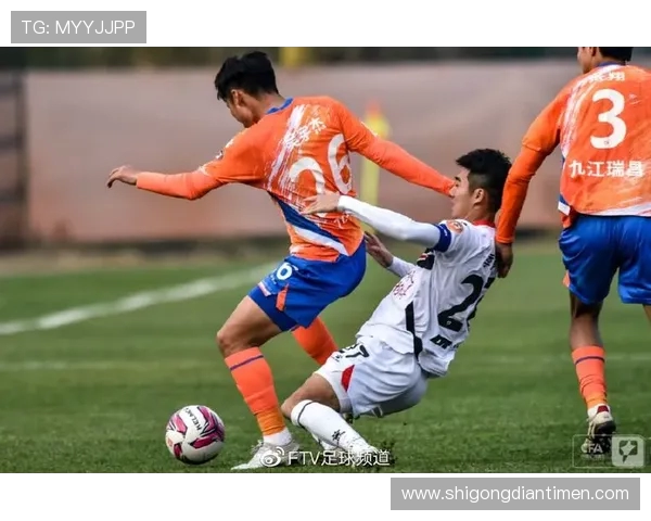 重庆足球队强势领跑精英赛积分榜积分达到100分展现冠军实力