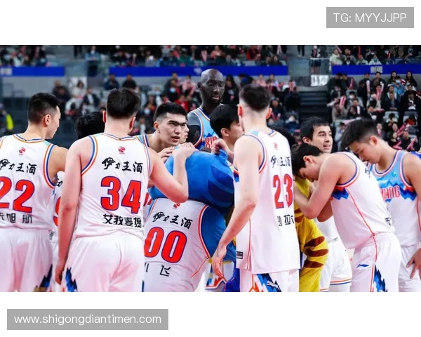 马尚布鲁克斯的篮球之路：从青涩新秀到赛场巨星的蜕变与成长