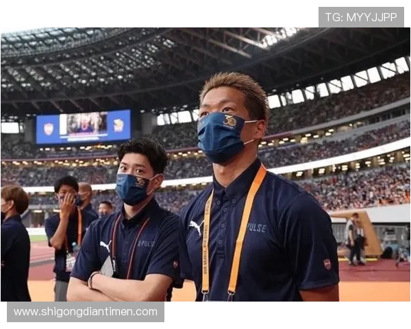 西安飞盘队配合引发热议球迷对战术和默契的不同看法